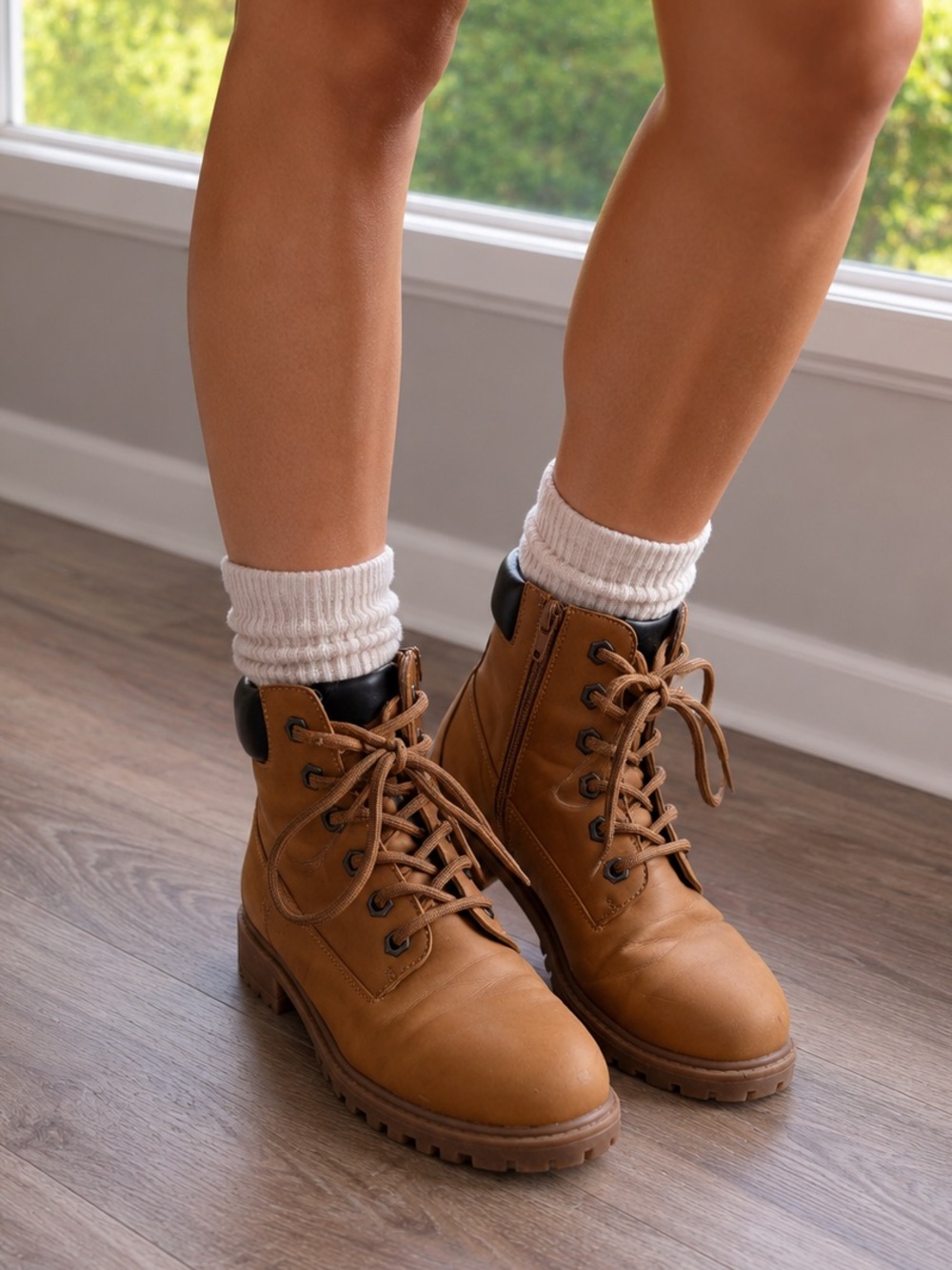Free with Bundle Tan Boots (1 available, first come first serve)
